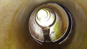 seal a pipe from the inside by pipe relining