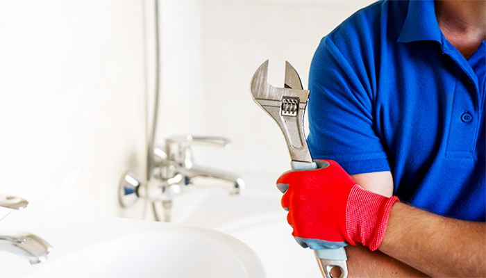 hire a professional plumber before before beginning the pipe relining process